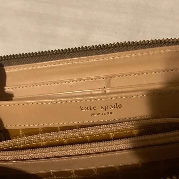 Kate Spade Embossed Wallet EUC - Picture 13 of 16